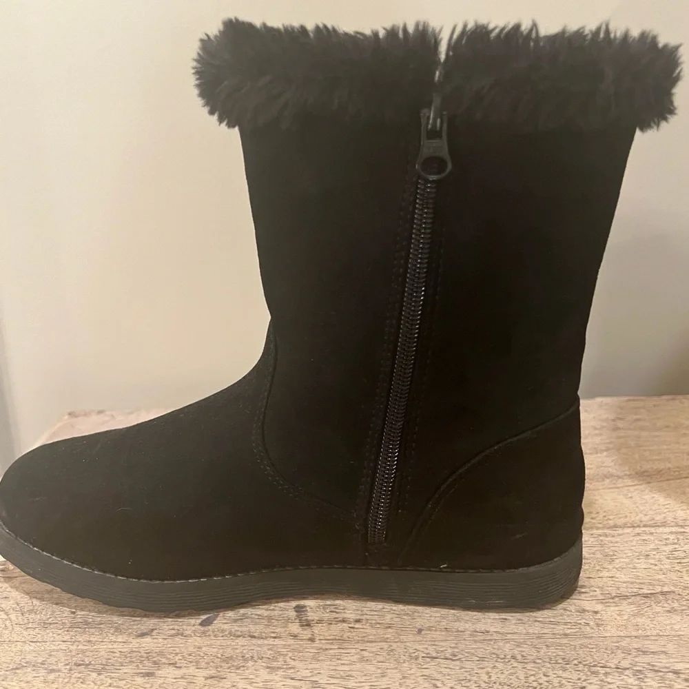 Cat & Jack Faux Shearling Boots size 5(youth)